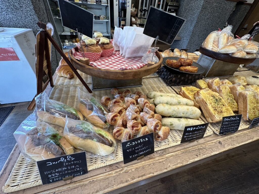 PUBLIC BAKERY(パブリックベーカリー)店内