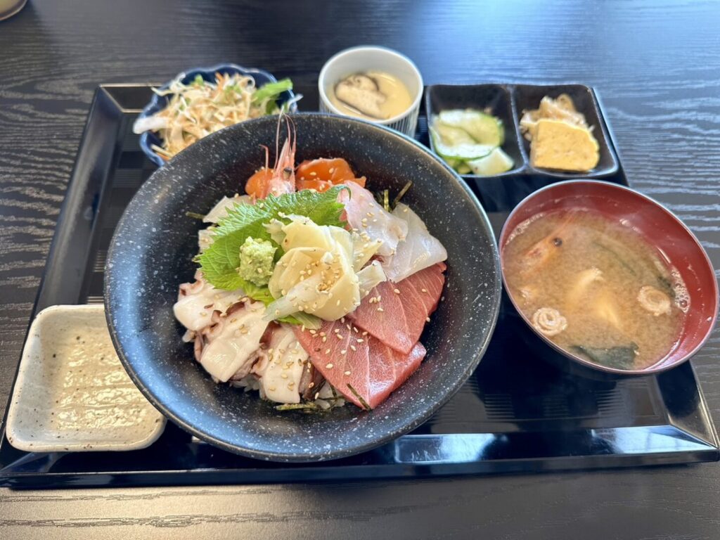 和食処 味彩海鮮丼