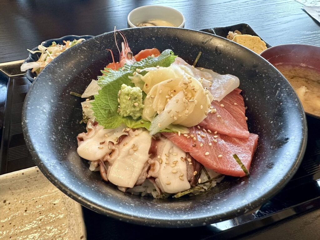 和食処 味彩海鮮丼