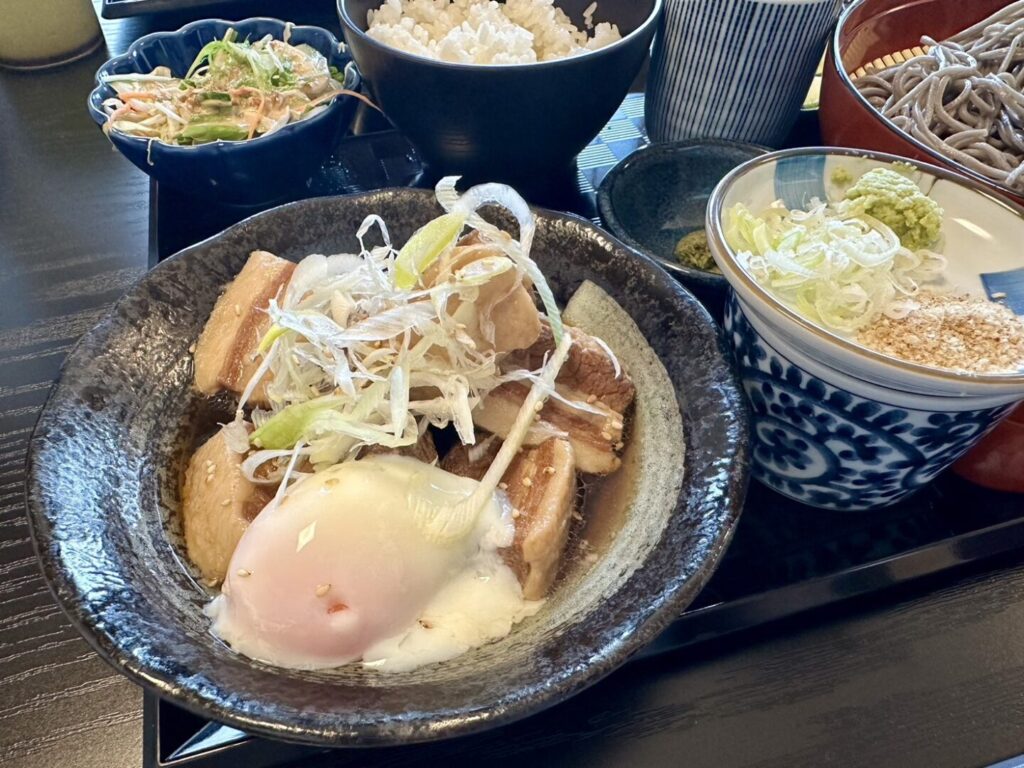 豚の角煮 温玉丼