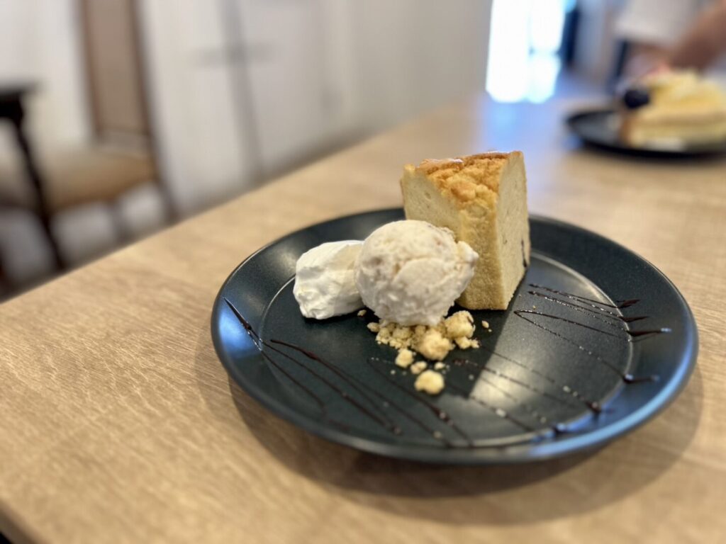 和栗のシフォンケーキとジェラート