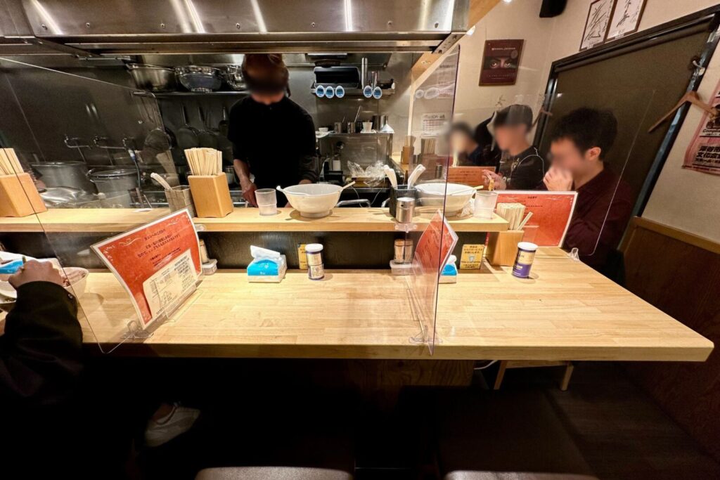 麺屋れんしん店内