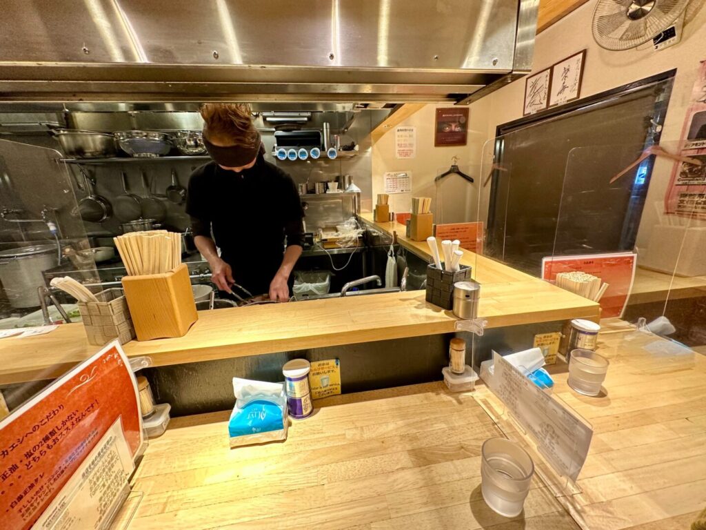 麺屋れんしん店内