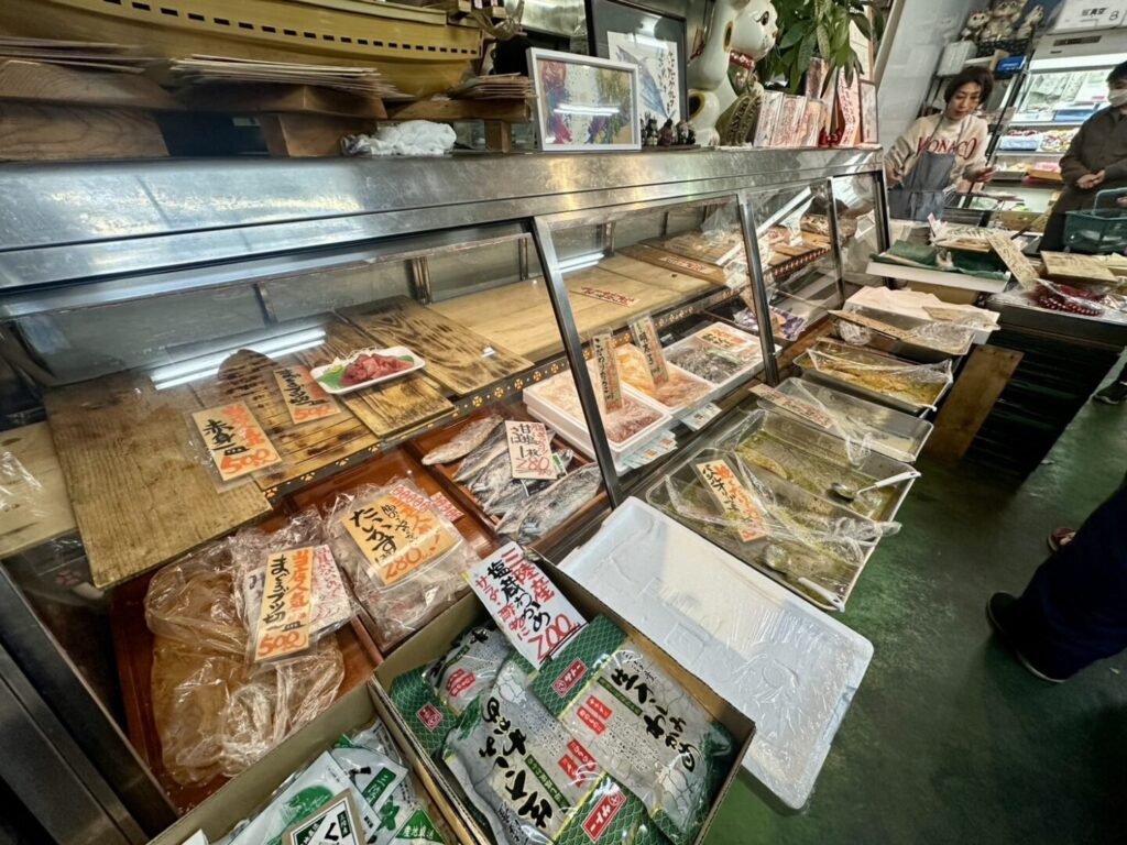 かじ鮮魚店店内