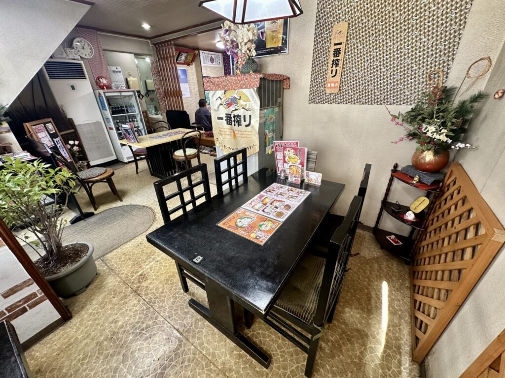 まるこう店内